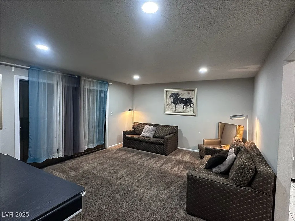 3 bed, 2.0 bath, 1805 sqft, $3,095 — Photo 3
