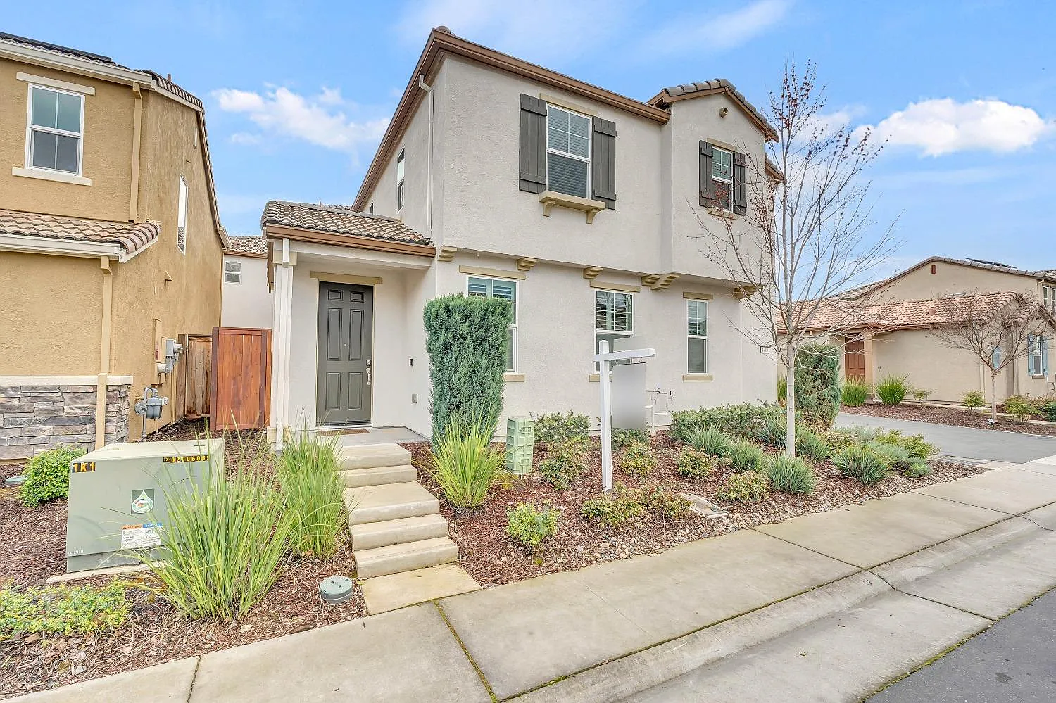 4718 Ocean Ln photo 1