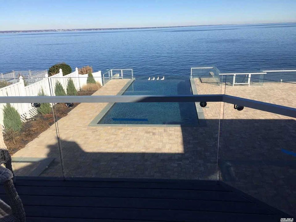 1st image of 17 Oak Point Dr N
