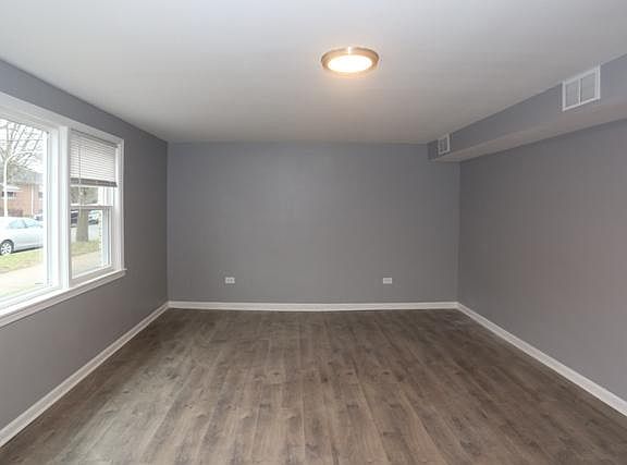 3rd image of 2654 W Touhy Ave