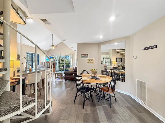 2nd image of 815 Holiday Ridge 1-9