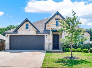 208 Rosemary Dr, Azle, TX 76020