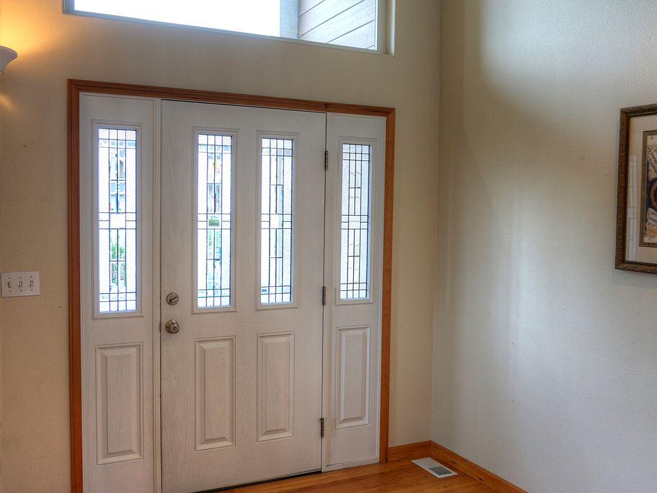 www.LamoureuxRealEstate.com