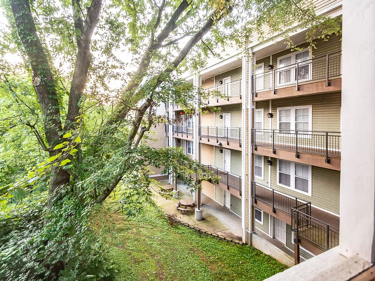 East Bay II Apartments — Photo 2