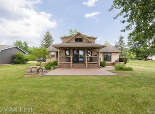 11470 Skyline Dr, Fenton, MI 48430