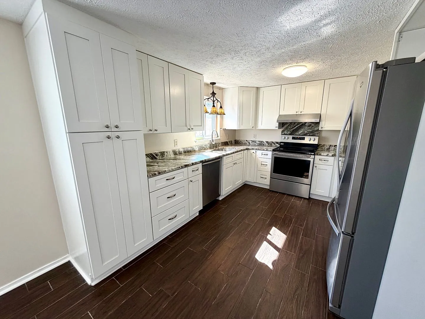 3 Bedrooms | 2 Bathrooms | 1,184 Sq. Ft. | $1,700/Month — Photo 4