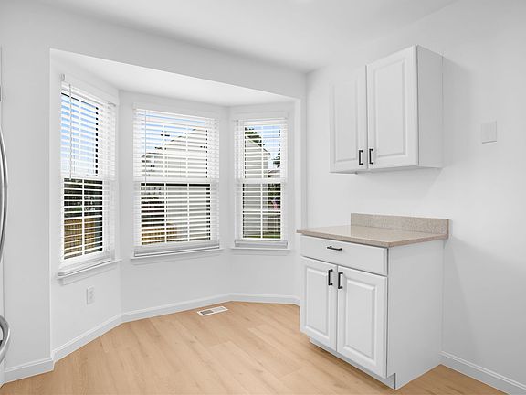 5th image of 423 McDaniel Dr