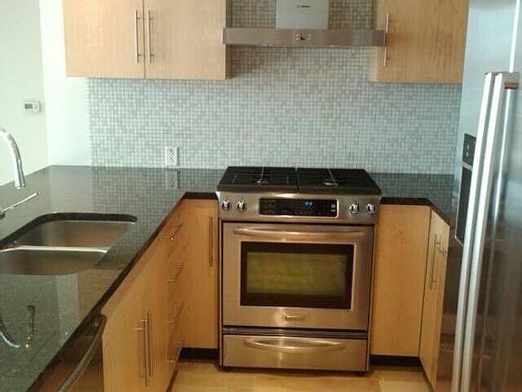 Kitchen : Gas stove and in-door ice & water dispenser.