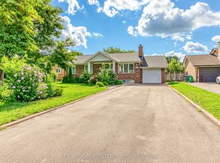 230 McGill St, Mississauga, ON L5A 1V4