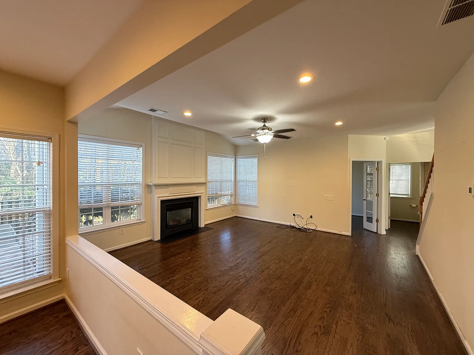 4 bed, 2.5 bath, 2454 sqft, $3,500 — Photo 4