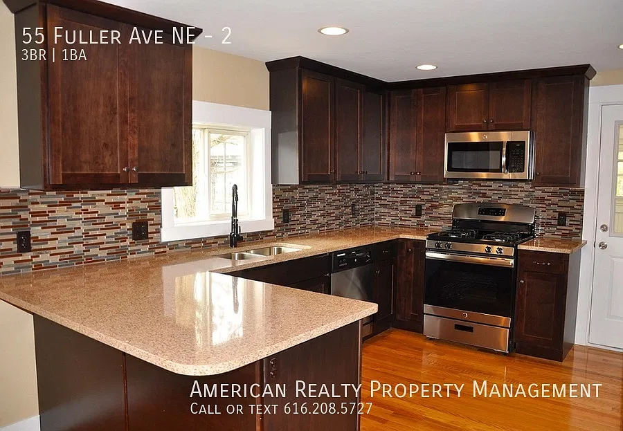 3 bed, 1000 sqft, $1,800 — Photo 2