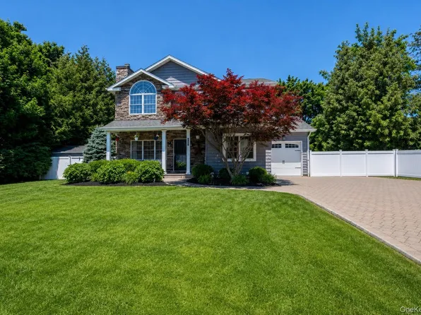 257 4th Street, Saint James, NY 11780