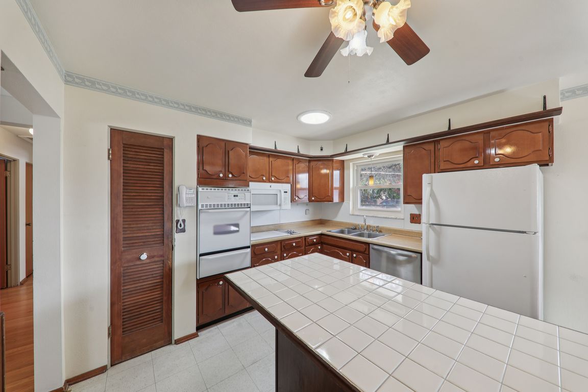 next background image