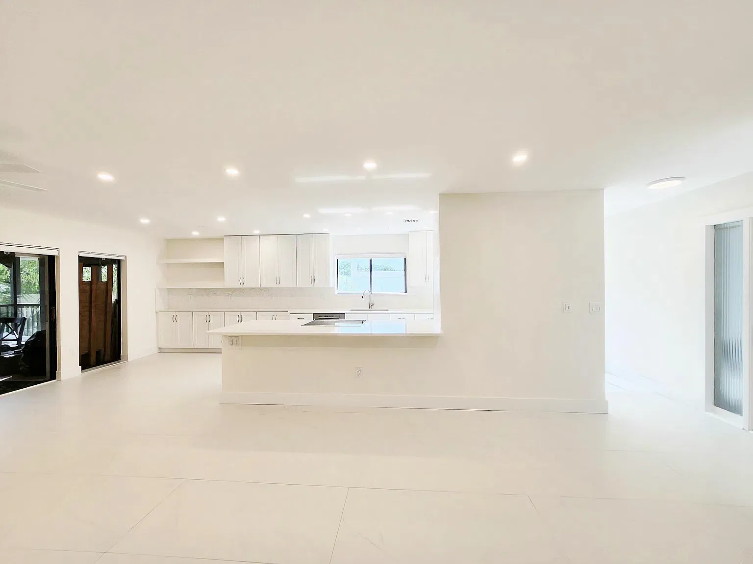 3 bed, 2.0 bath, 1413 sqft, $3,800 — Photo 4