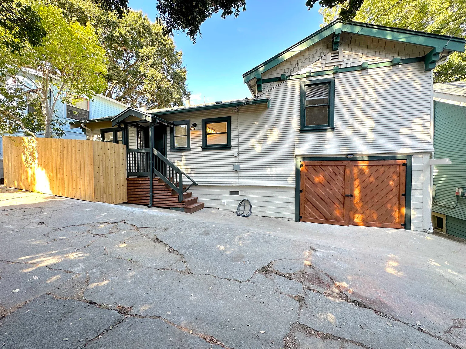 2 bed, 1.0 bath, 1100 sqft, $2,700 — Photo 1