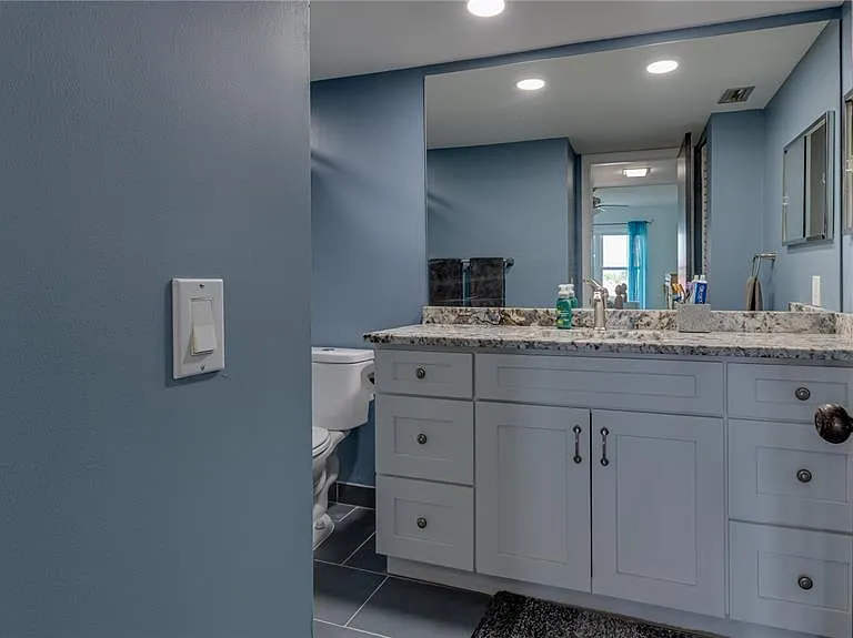4900 Brittany Dr S #411 — Photo 36