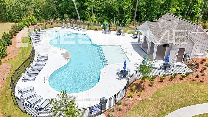 3 bed, 2.5 bath, 1833 sqft, $2,335 — Photo 2
