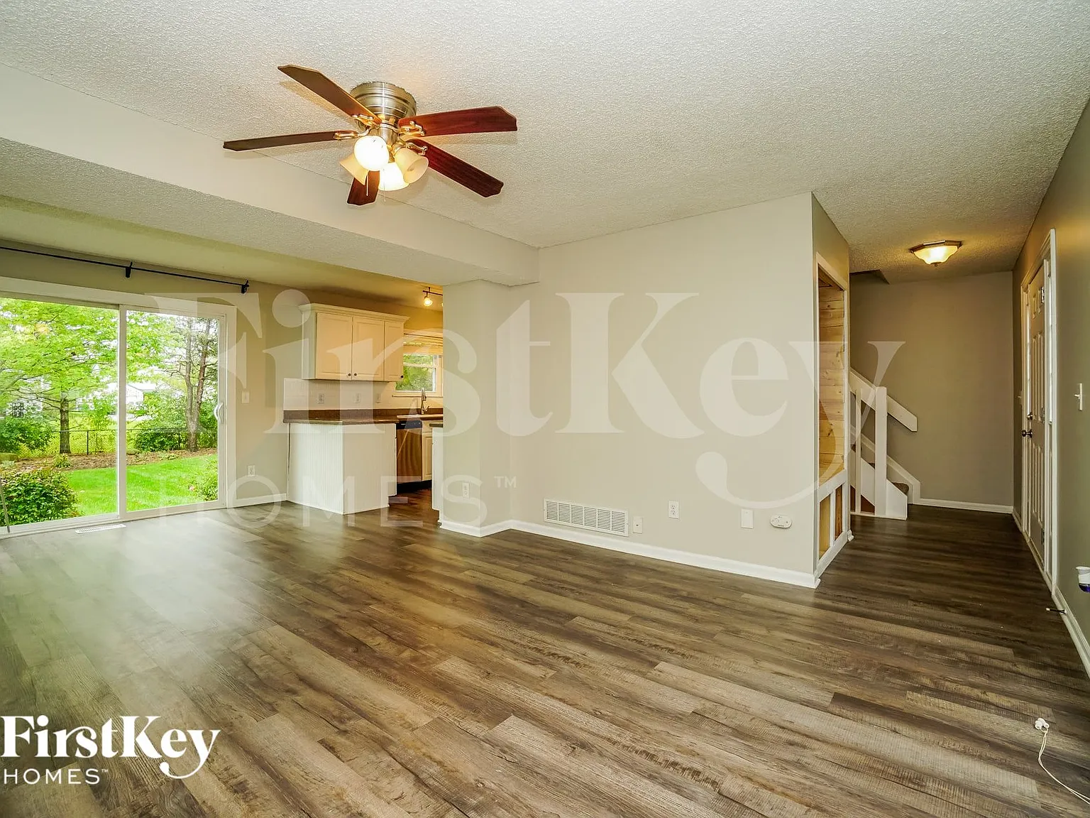 3 bed, 2.5 bath, 1586 sqft, $2,765 — Photo 2