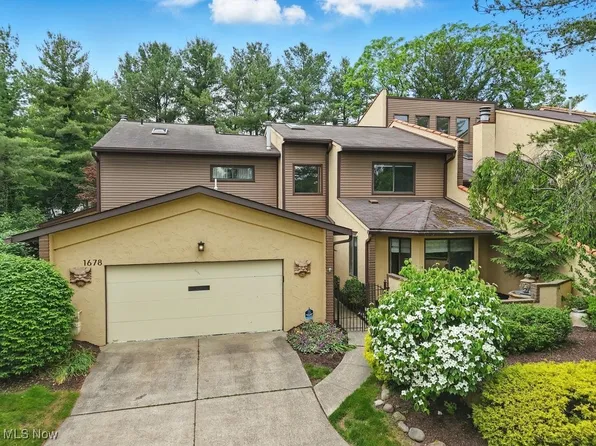 1678 Brookwood Dr, Akron, OH 44313