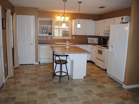 4th image of 10 Julies Cir