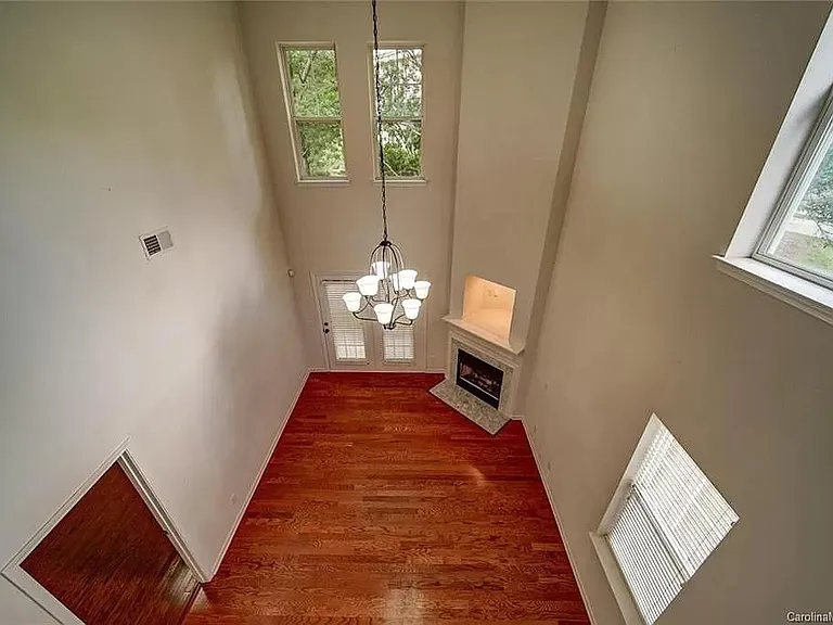 10947 Princeton Village Dr — Photo 10