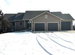 31066 Skyline Dr, Yankton, SD 57078