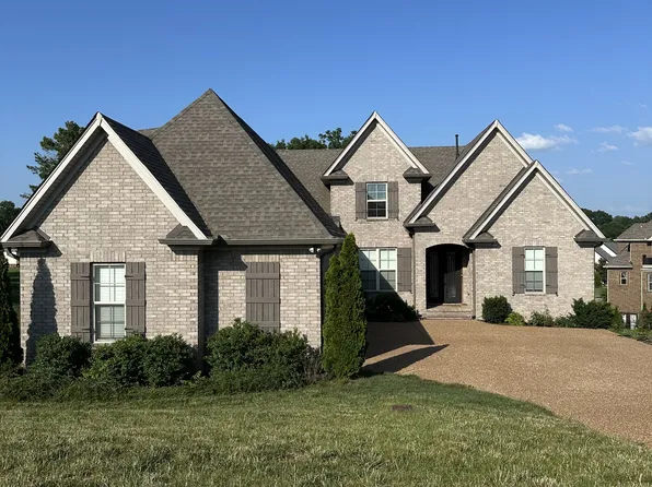 1110 Luxborough Dr, Hendersonville, TN 37075