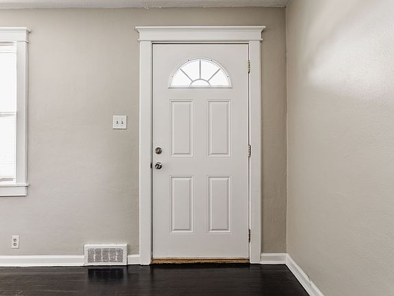4th image of 243 S Bradley Ave