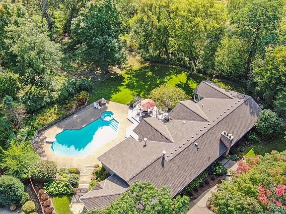 3rd image of 4645 Eastwood Rd