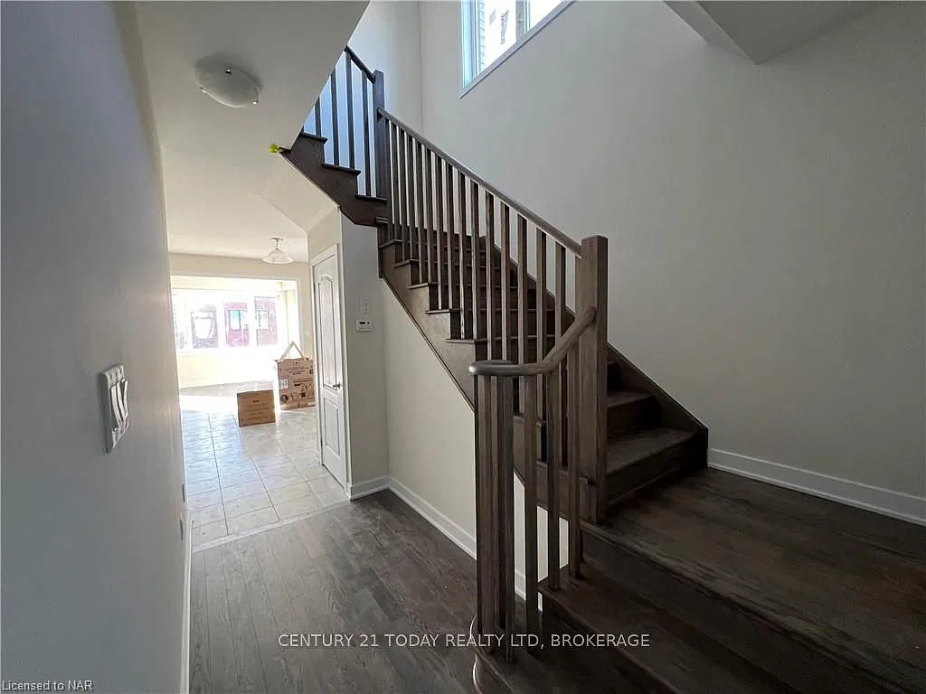 4 bed, $2,300 — Photo 4