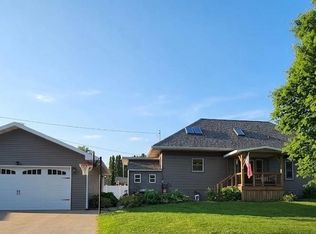 225 Franklin St, Livingston, WI 53554