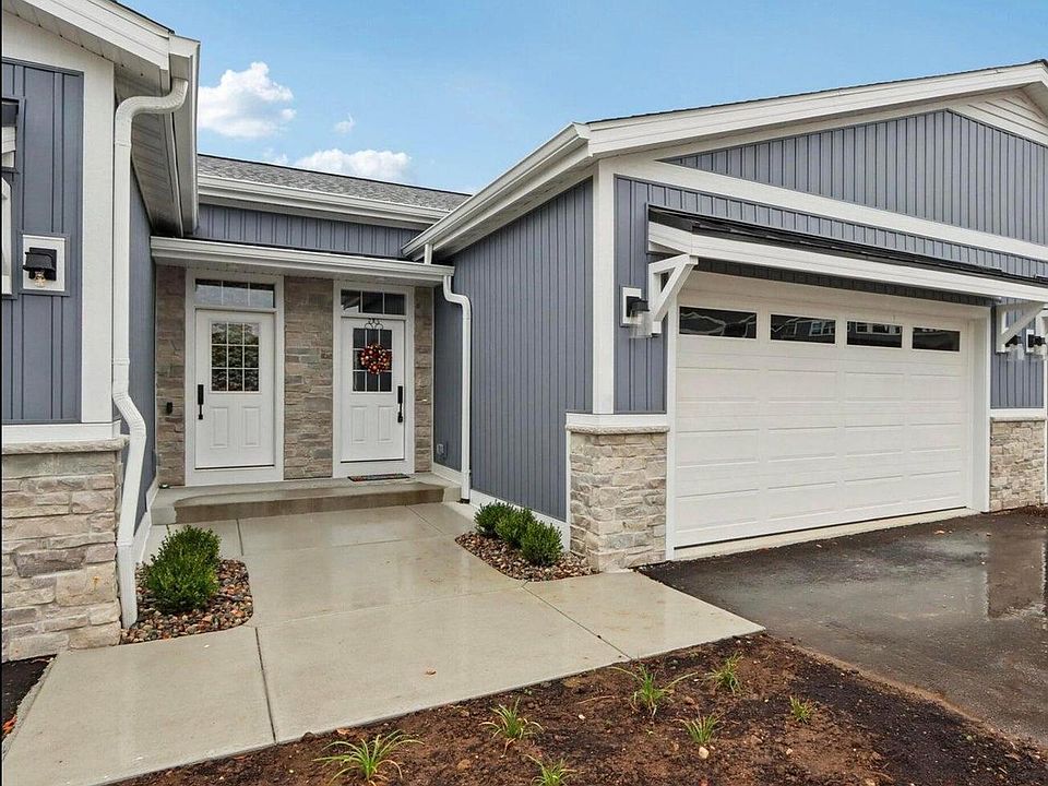 1st image of 405 Falcon Ridge DRIVE #16