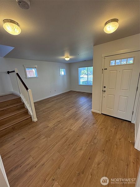 2nd image of 1171 Swan Loop