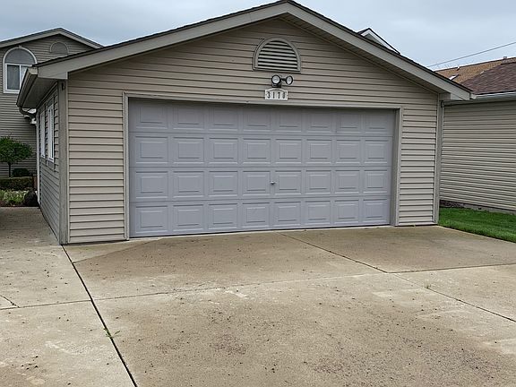Detached Garage