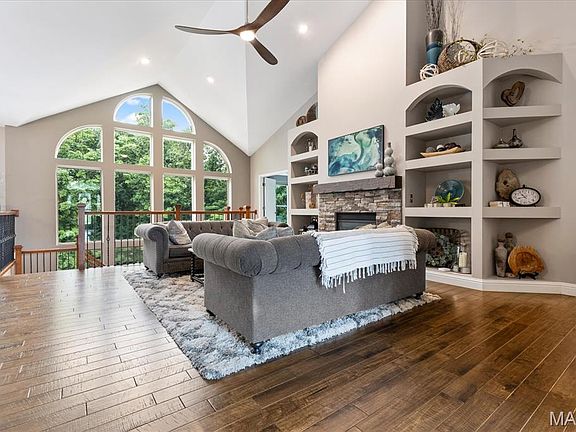 4th image of 317 Highland Meadows Ct