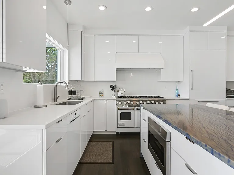 18 Remsen Ln — Photo 8