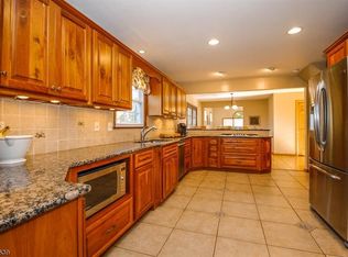 51 Clover Hill Rd, Flemington, NJ 08822