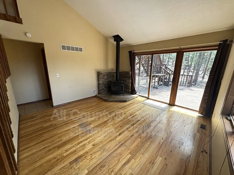 380 Ponderosa Ln — Photo 3