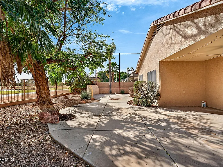 1365 E Betsy Ln — Photo 28