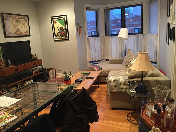 3rd image of 605 W Belmont Ave
