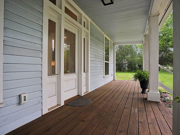 3rd image of 306 Rivers St