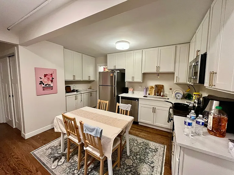 2600 E Kenwood Blvd — Photo 32