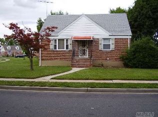 89 Chase St, Hempstead, NY 11550