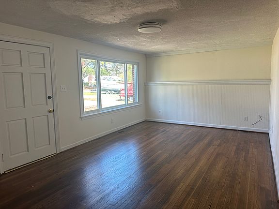 2nd image of 308 Yorktown Rd