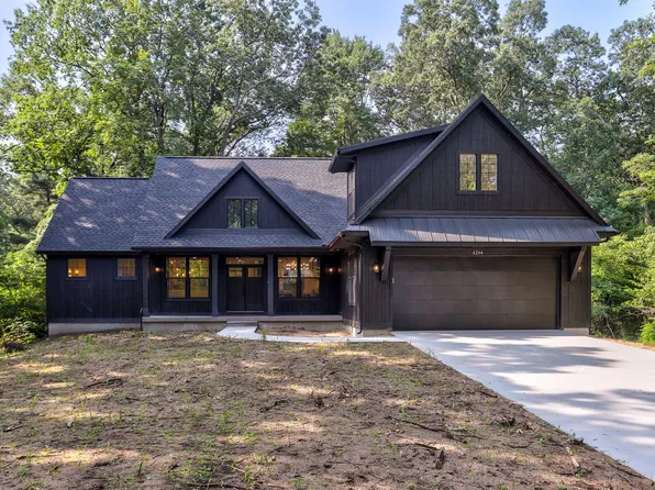 6264 Chippewa Ave, Saugatuck, MI 49453