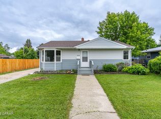 2509 9th Ave N, Grand Forks, ND 58203