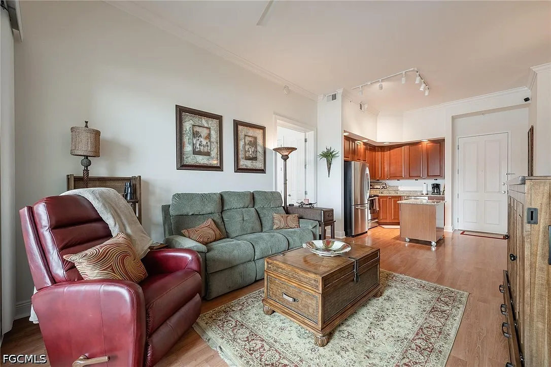 2 bed, 2.5 bath, 1003 sqft, $4,000 — Photo 4