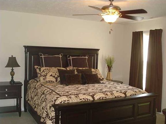3rd image of 3032 Gardenia Dr