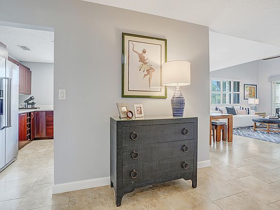 4th image of 821 Oak Harbour Drive