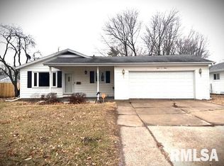 403 Pendik Rd, Jacksonville, IL 62650
